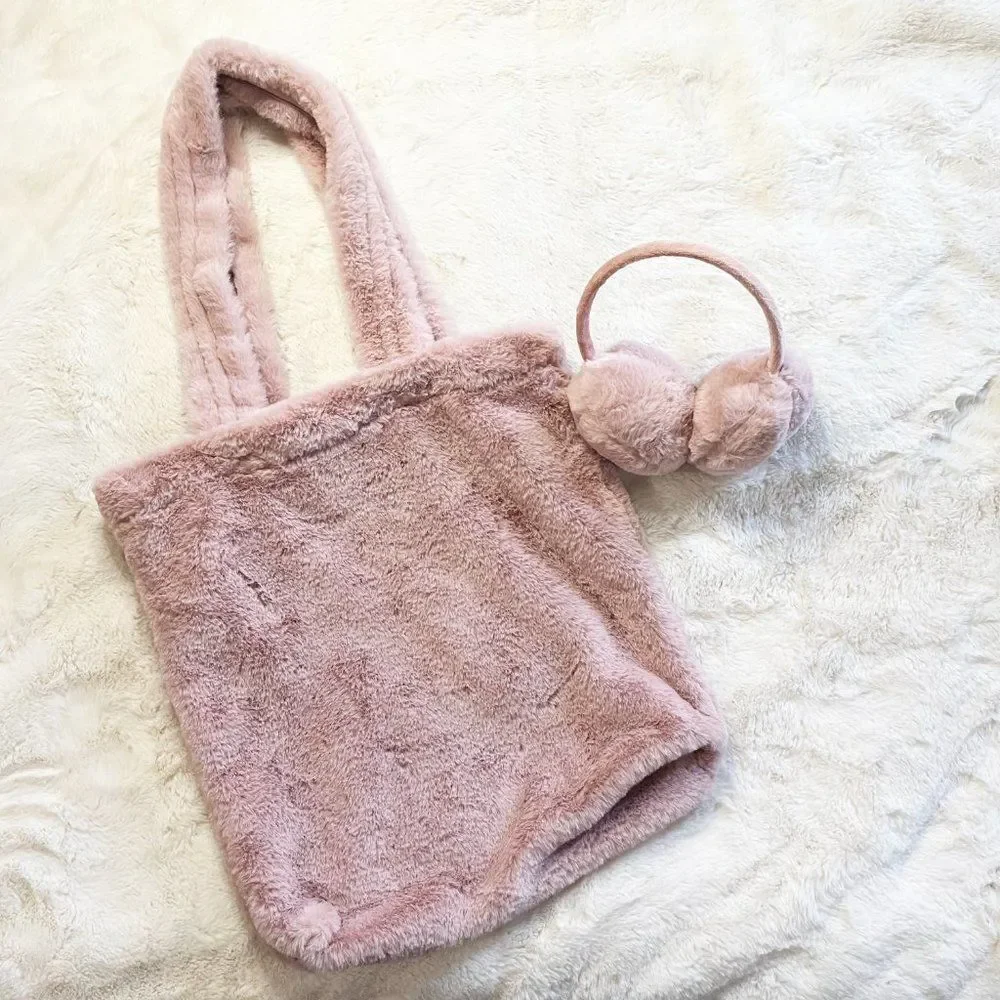 🔮 5/$25 Pink Faux Fur Tote With‎ Matching Ear Muffs